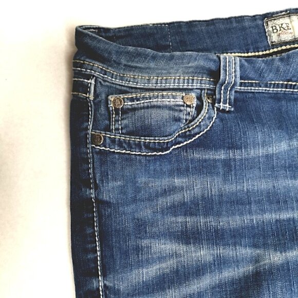 BKE Harper EUC Women's 6 Curvy Embroidered Hand Sanded and  BPL1107 Crop Jeans - Picture 3 of 15